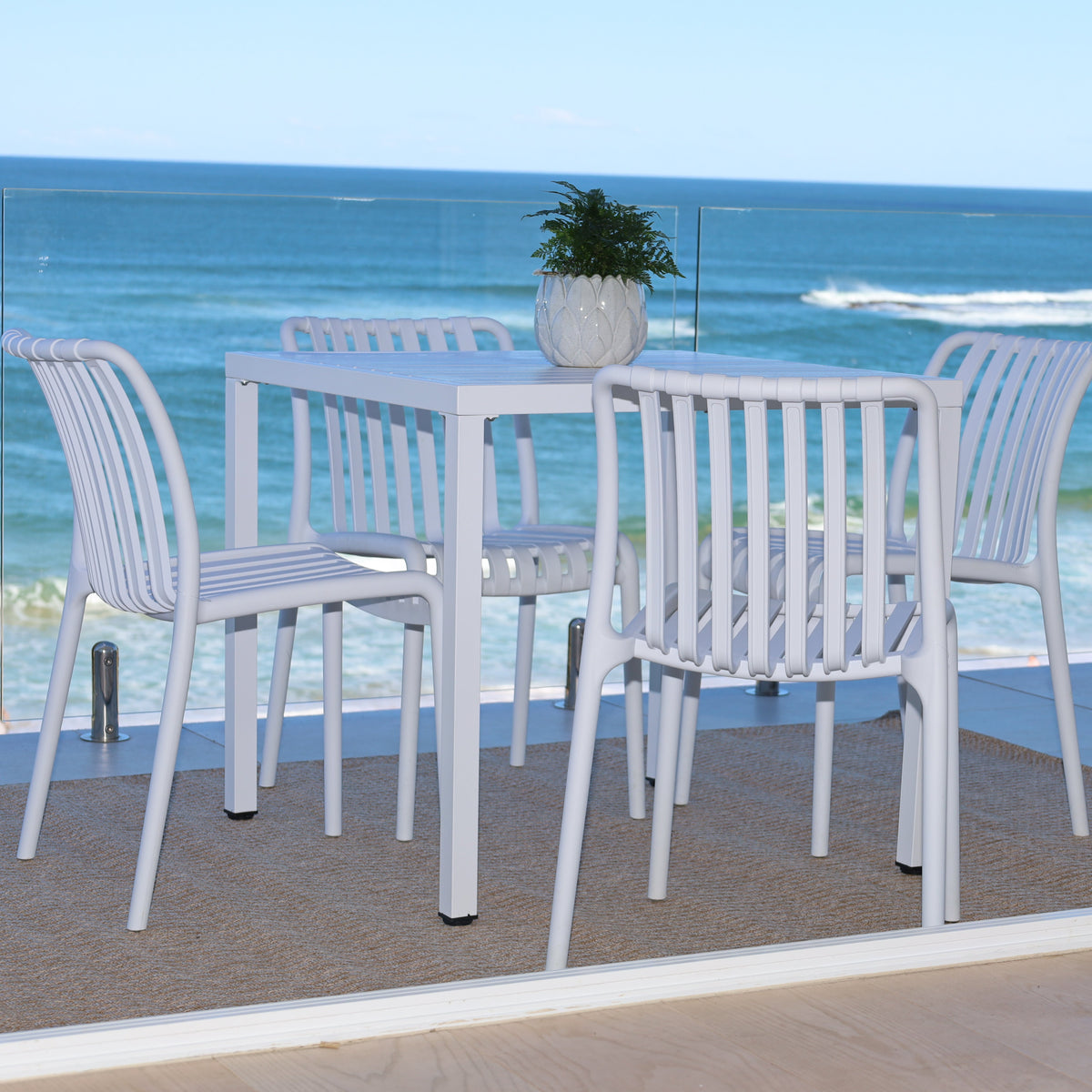 Bertioga Outdoor White Cafe Chair