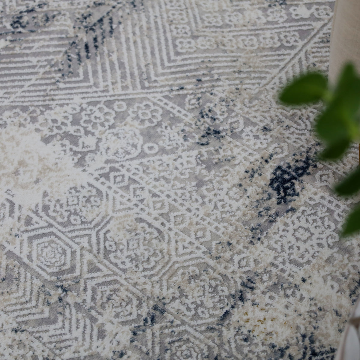 Corin Grey Distressed Rug