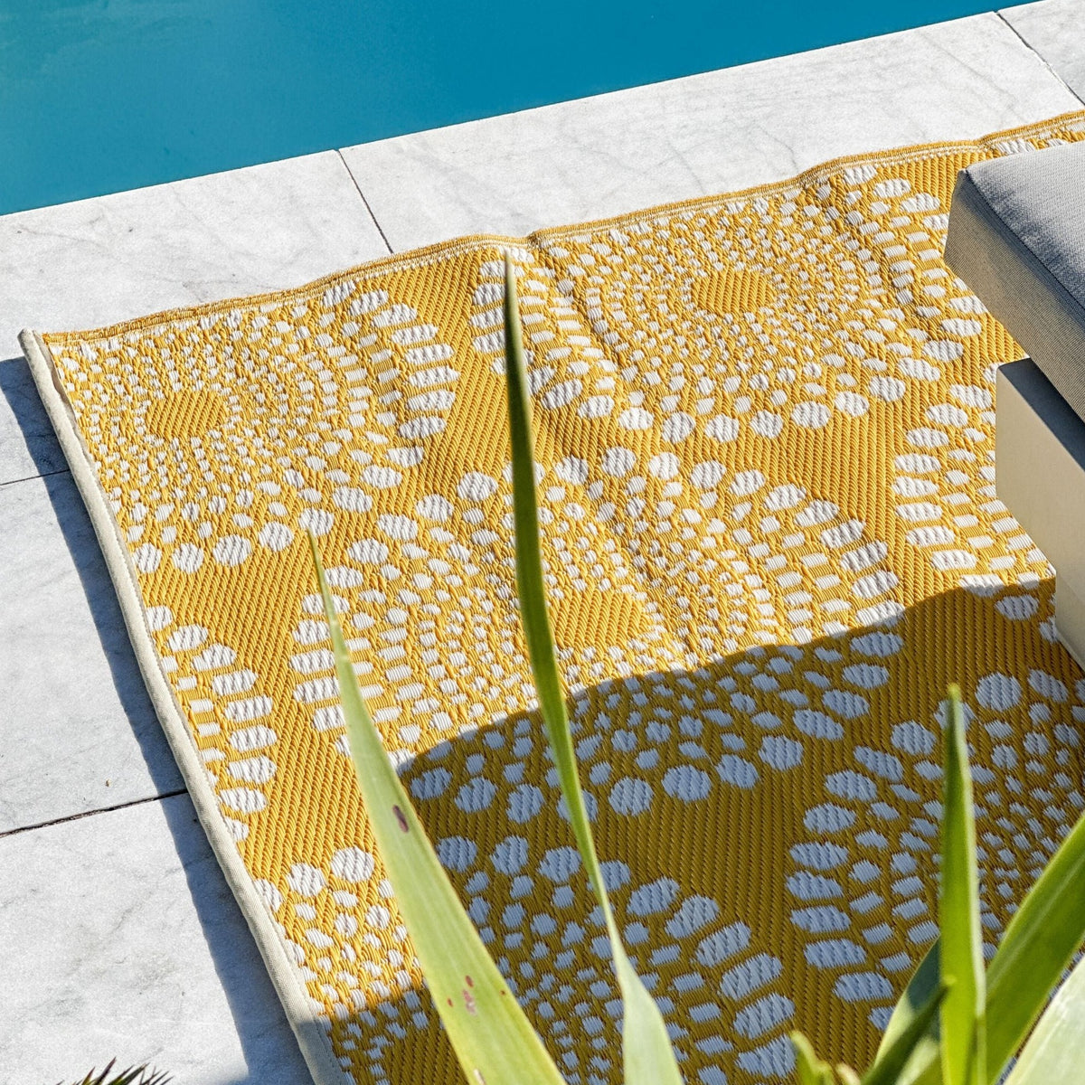 Daisies Yellow Recycled Plastic Outdoor Rug - Fab Habitat , Recycled Plastic Rugs & Mats, 