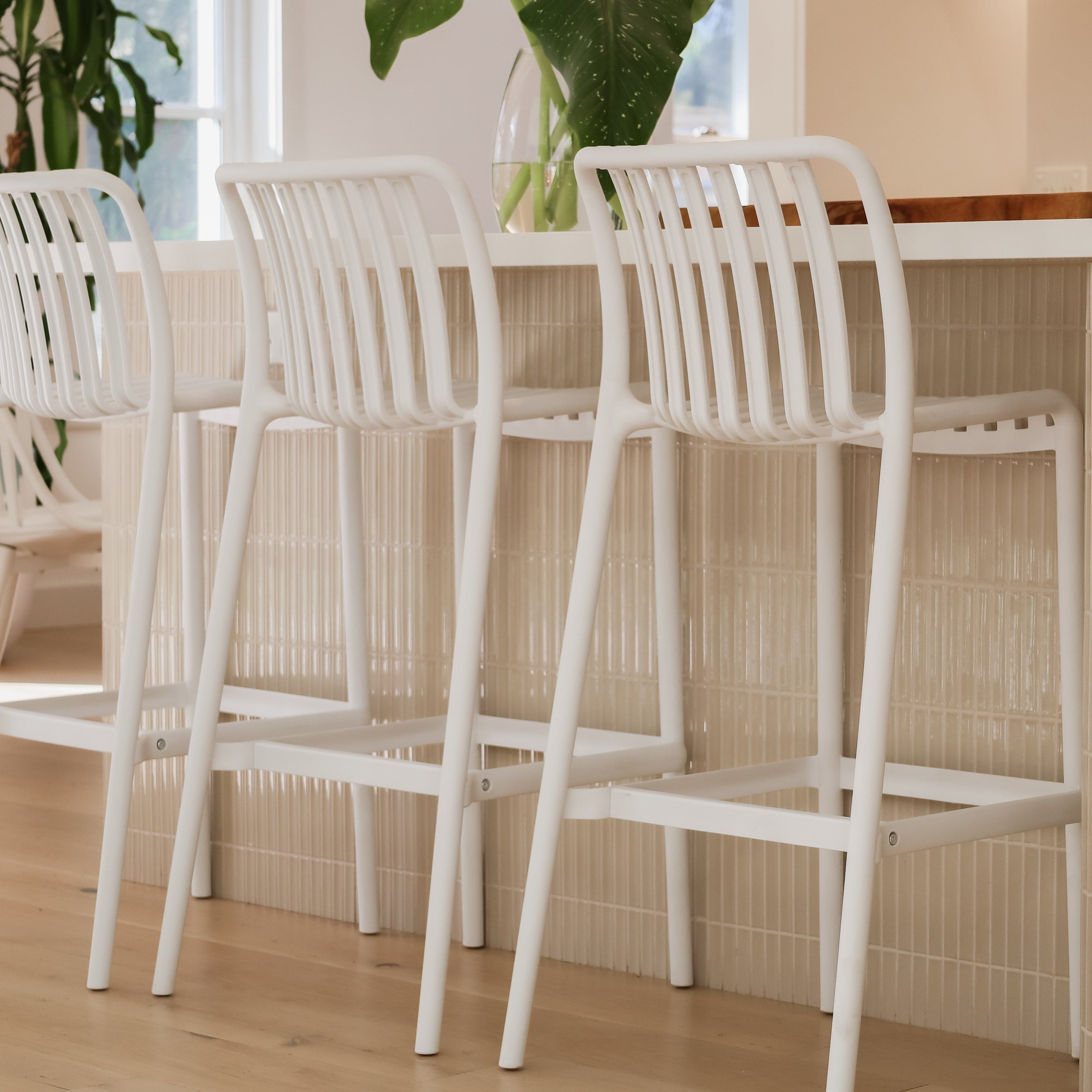 Bertioga White Outdoor Barstool Single