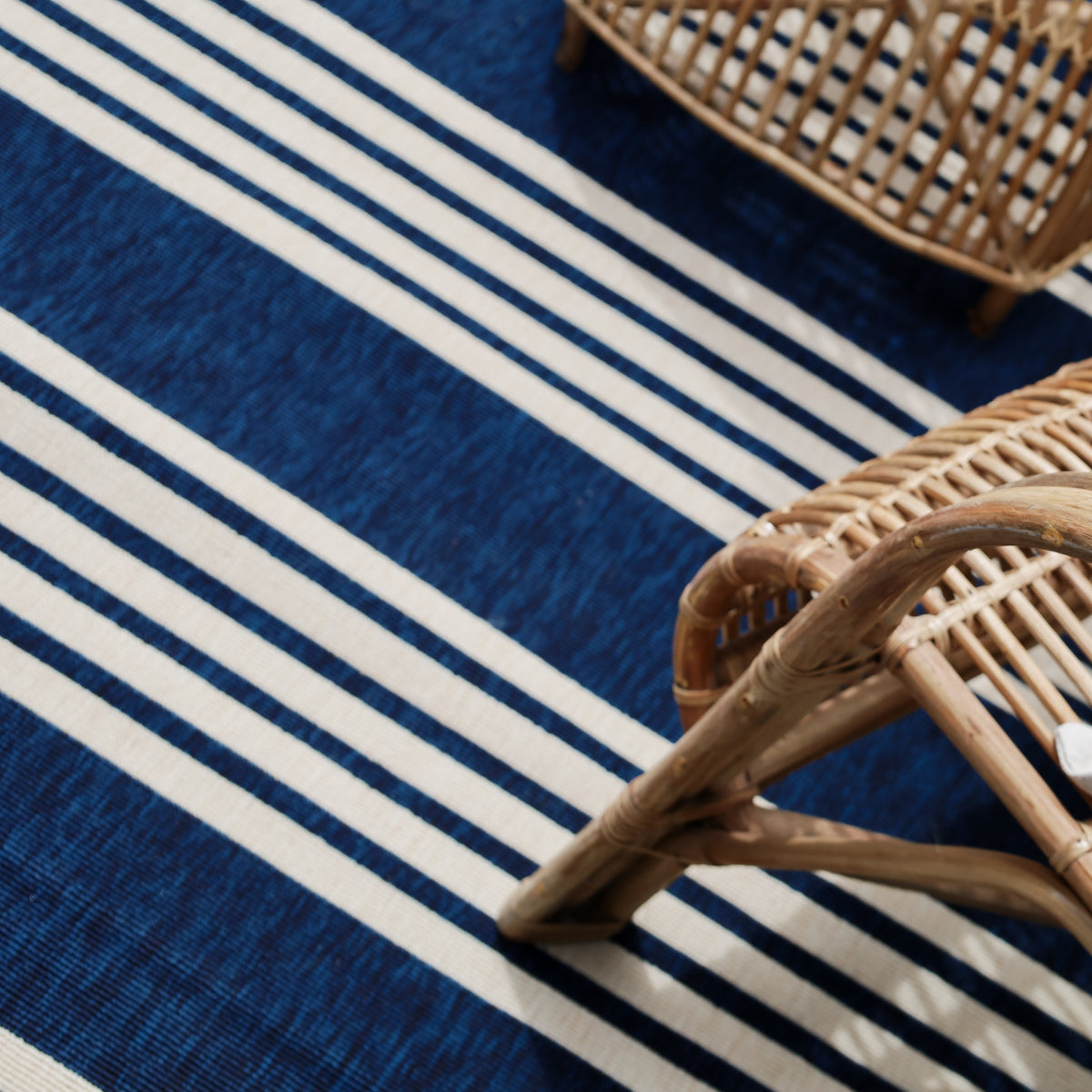 Mariona blue and white rug – living room floor rug buy in Australia