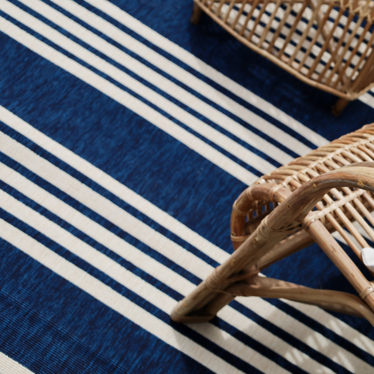 Mariona blue and white rug – living room floor rug buy in Australia