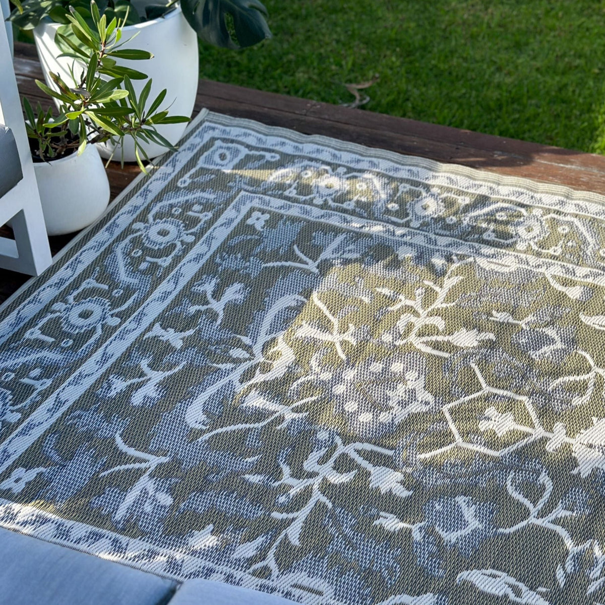 Nain Beige Recycled Plastic Reversible Large Outdoor Rug - Fab Habitat , Recycled Plastic Rugs & Mats, 