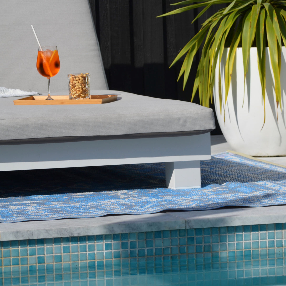 Nain Blue Recycled Plastic Reversible Large Outdoor Rug - Fab Habitat , Recycled Plastic Rugs & Mats, 