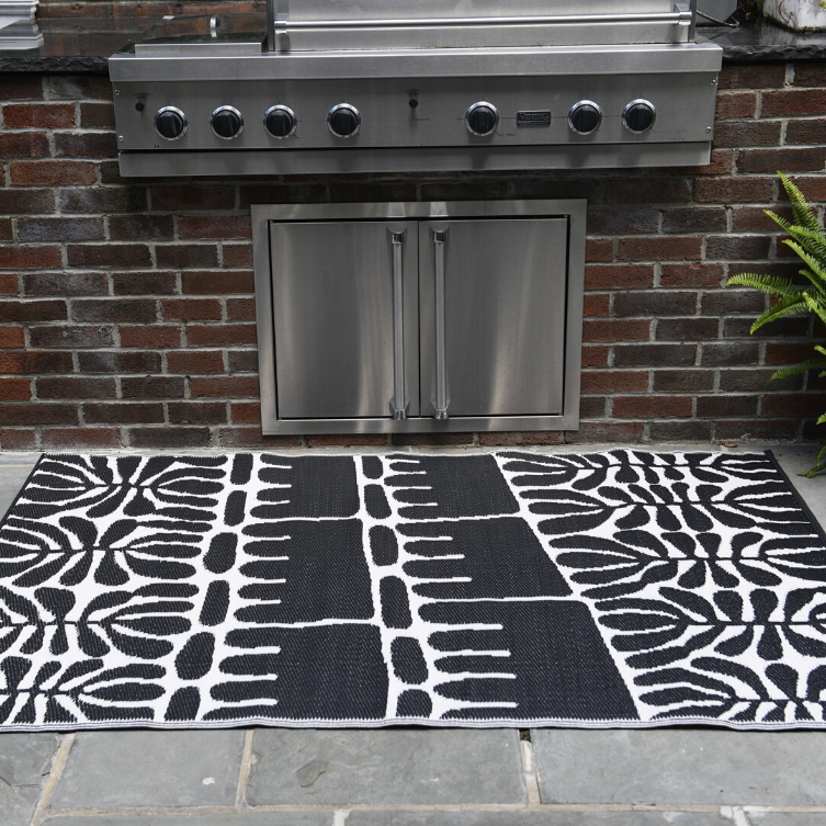 Serowe Black and White Waterproof Large Outdoor Rug - Fab Habitat , Recycled Plastic Rugs & Mats, 