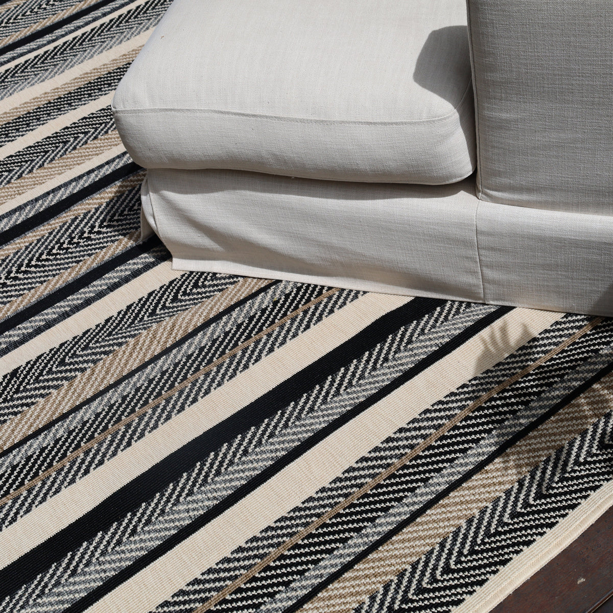 Zahra sustainable rug with tribal design – 180x270cm recycled plastic, buy online in Australia