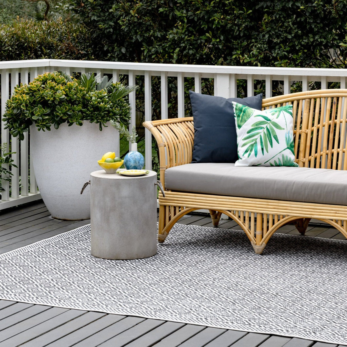Moti Black and White Diamond Polypropylene Outdoor Rug - Outdoor Rugs Fab Habitat
