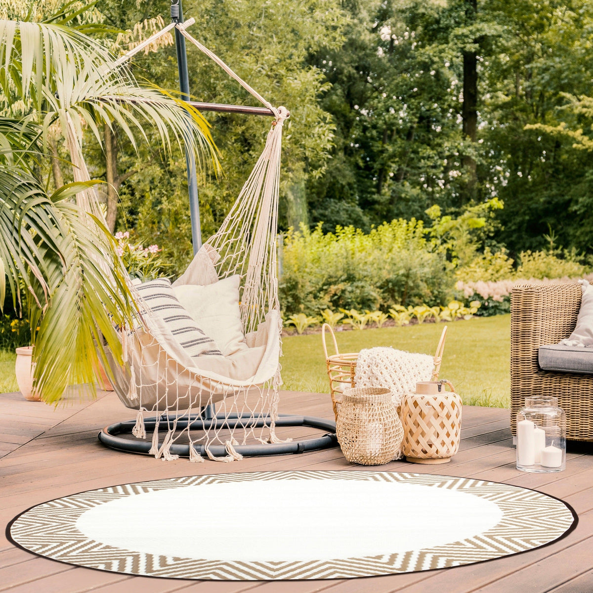 Olympia Beige and White Modern Large Round Outdoor Rug - Recycled Plastic Rugs & Mats Fab Habitat