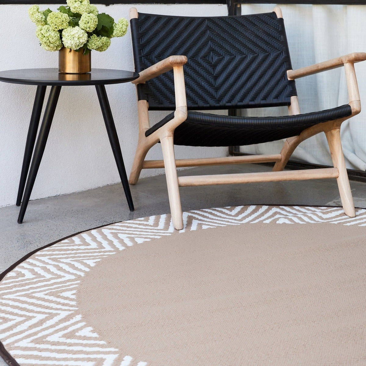 Olympia Beige and White Modern Large Round Outdoor Rug - Recycled Plastic Rugs & Mats Fab Habitat